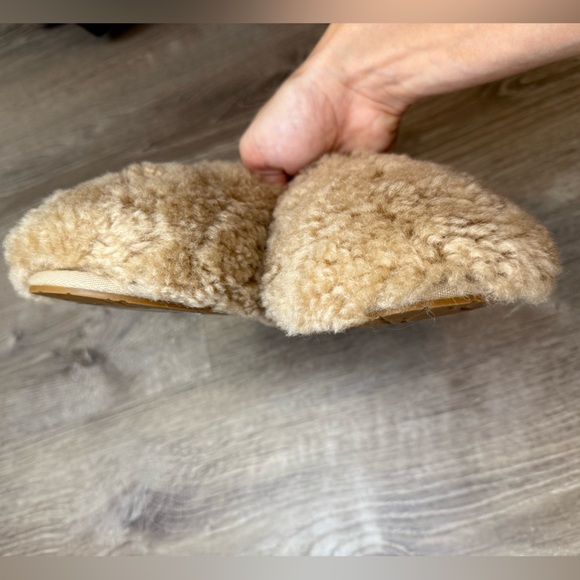 Ugg Maxi Curly Slide Slipper Sand Size 6 Like New! - Picture 5 of 10